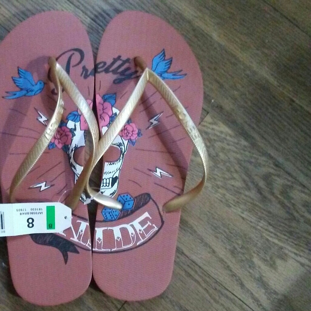 Bench NWT ladies flip flops! Size 8